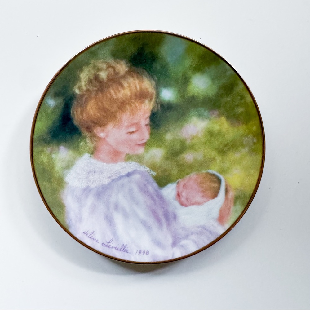 Vintage 1998 Signed Avon Mother’s Day Gift Decor Plate 22K Gold Welcome Home NIB